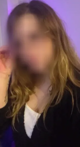 Amira, 26