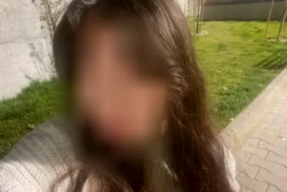 Anne, 22