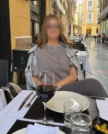 Ella, 35