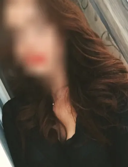 Ellie, 31